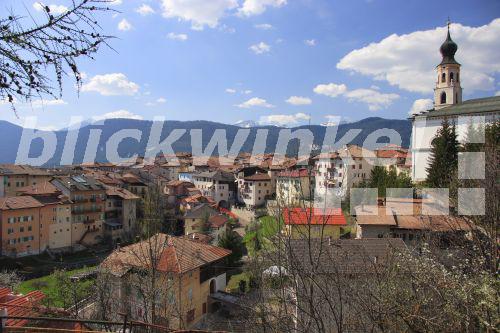 Stadtansicht von Fondo, Italien, Trentino<BR>view on the city of Fondo, Italy, Trentino - R. Woehrl Stadtansicht von Fondo, Italien, Trentino<BR>view on the city of Fondo, Italy, Trentino - R. Woehrl