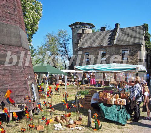 blickwinkel - Maifest auf Schloss Steinhausen, Deutschland, Nordrhein ...