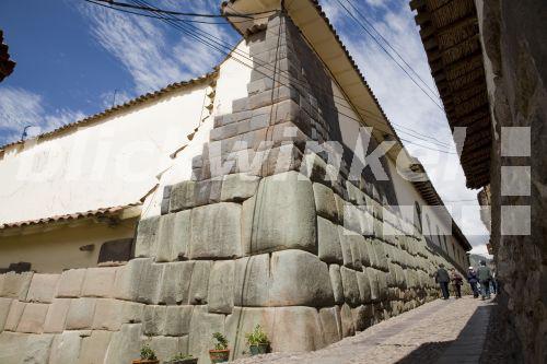 blickwinkel - ehemaliger Palast des Inca Roca, Peru, Cusco - palace of ...