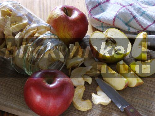 blickwinkel - Apfel, getrocknete Aepfel - apple, dried apple - allOver/TPH