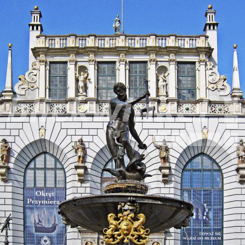 blickwinkel Der Artushof mit dem Neptunbrunnen am Langen Markt in der