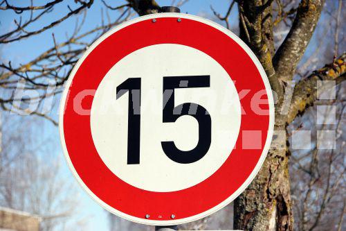 blickwinkel - Geschwindigkeitsbegrenzung 15 kmh - speed limit 15kmh