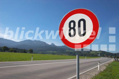 blickwinkel - Geschwindigkeitsbegrenzung 80 km/h - Speed limiting 80