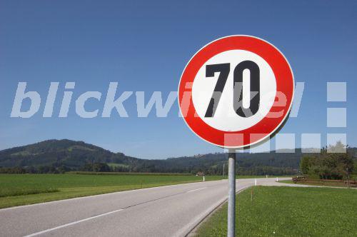 blickwinkel - Geschwindigkeitsbegrenzung 70 km/h - Speed limiting 70