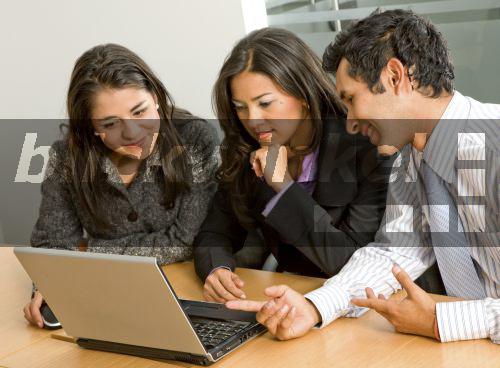 Flirten im büro kollegen