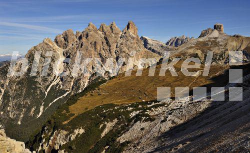 Blickwinkel Rautkofel Und Scarperi Gebirge Suedtirol Dolomiten NP 
