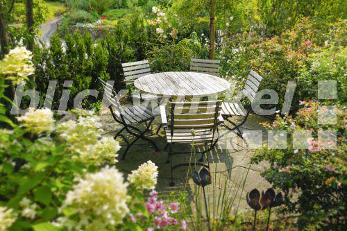 blickwinkel Sitzplatz im Garten, Schweiz seating aera in the garden